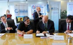 Gerardo Martínez, firmó un convenio en el marco del Plan Integral para la Promoción del Empleo