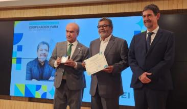 GERARDO MARTÍNEZ PREMIADO POR LA OEI 